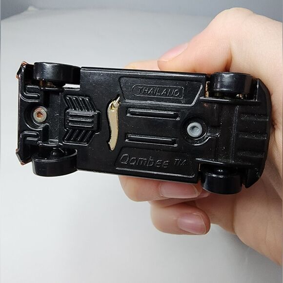 Hot Wheels Red with Gold Rims, Qombee, Made in Thailand - Picture 3 of 7